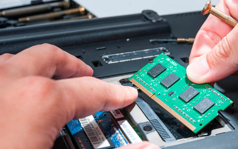 colocar-memoria-ram-no-notebook